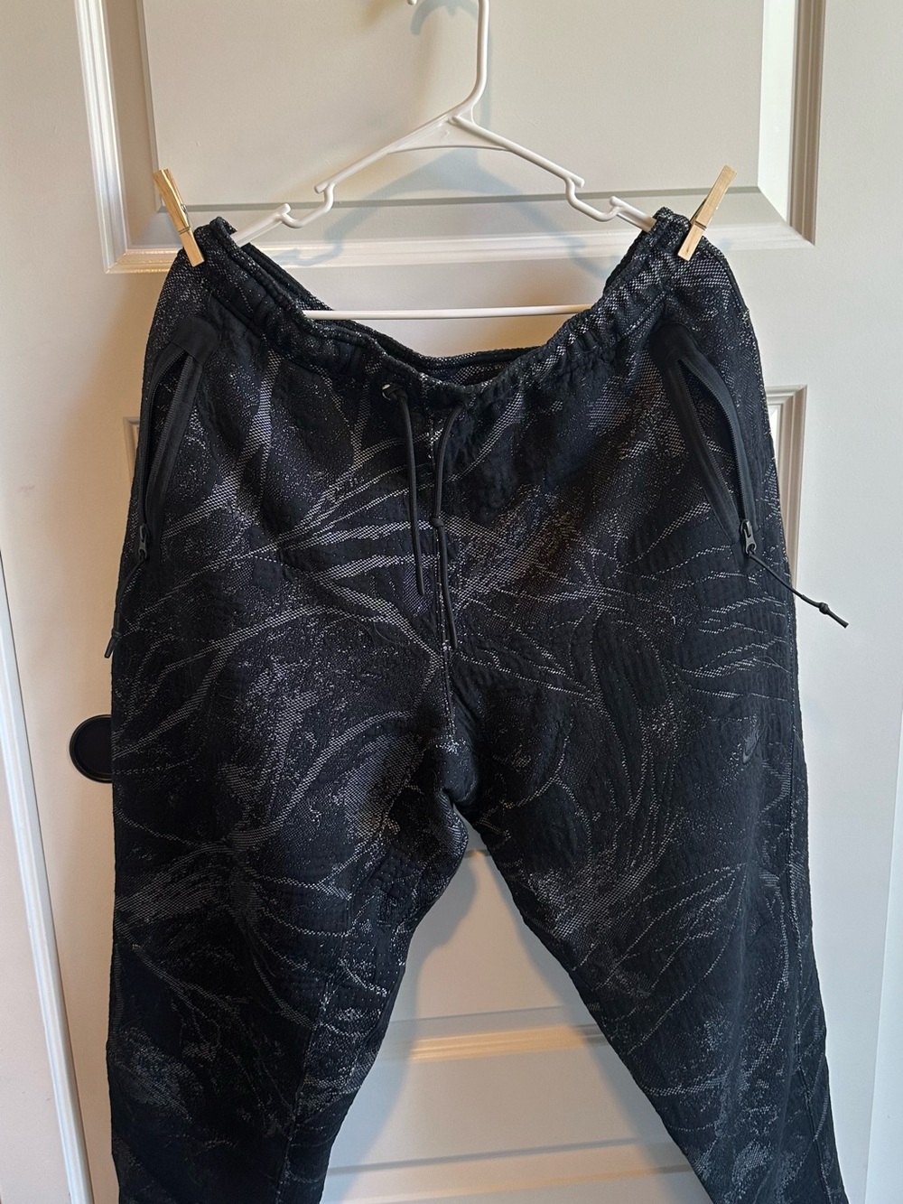 Nike Men's Black Patterned Drawstring Joggers